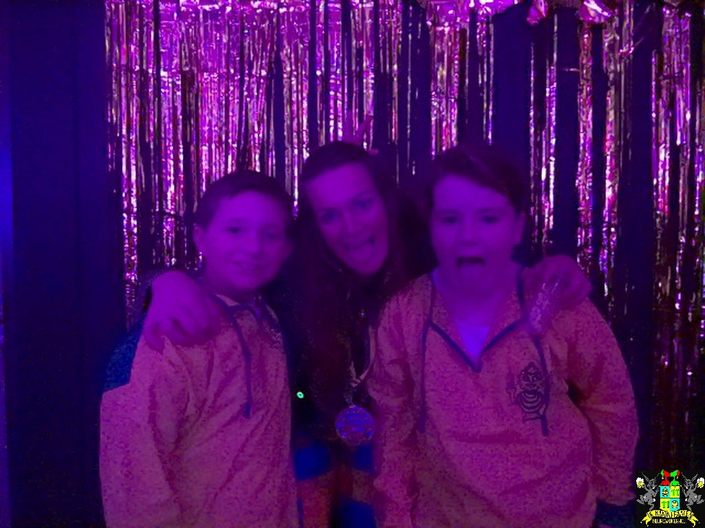 ../Images/Jeugd Opwarmbal Photobooth 031.jpg